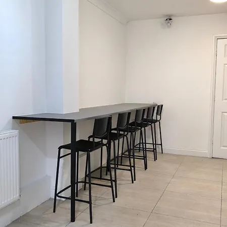 Fully Equipped Parkside 5min From Colliers Wood Station R4 * London