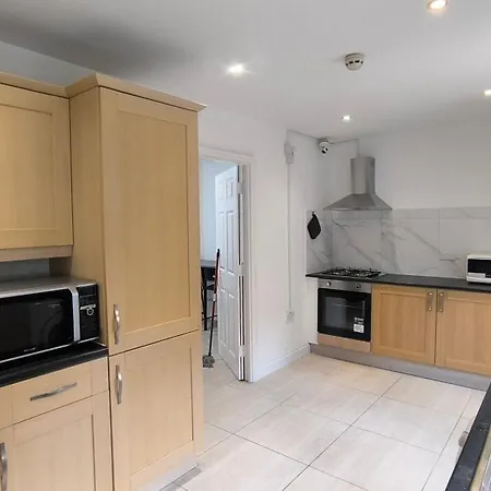 Fully Equipped Parkside 5min From Colliers Wood Station R4