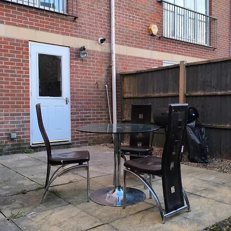 Apartment Fully Equipped Parkside 5min From Colliers Wood Station R4