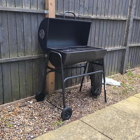 Fully Equipped Parkside 5min From Colliers Wood Station R4 London