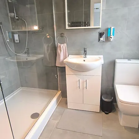 Fully Equipped Parkside 5min From Colliers Wood Station R4 Lejlighed