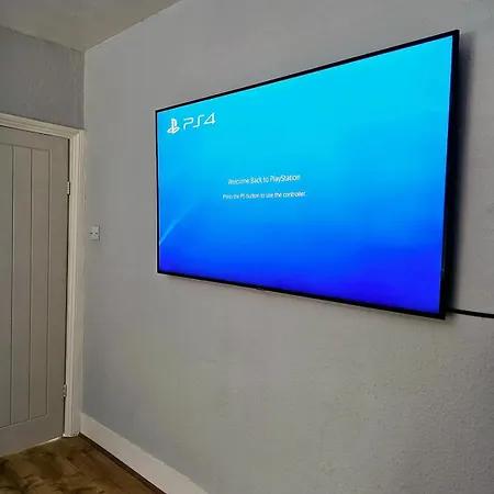 Spacious Double Near Heathrow Airport Homestay *