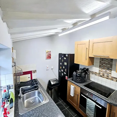 Spacious Double Near Heathrow Airport * Feltham
