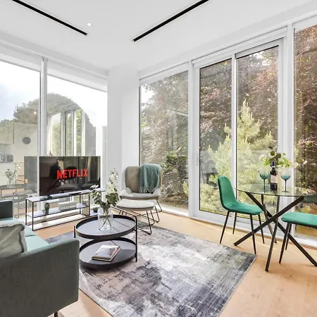 Luxury 2br Flat With Gym, Games Room, Cinema & Parking In Chiswick *