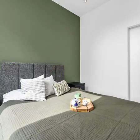 Luxury 2br Flat With Gym, Games Room, Cinema & Parking In Chiswick Apartment Kew