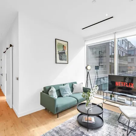 Luxury 2br Flat With Gym, Games Room, Cinema & Parking In Chiswick Apartment