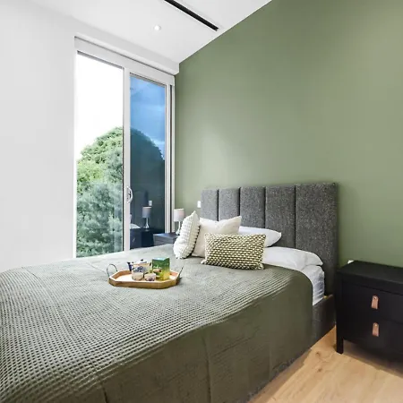 Apartment Luxury 2br Flat With Gym, Games Room, Cinema & Parking In Chiswick Kew