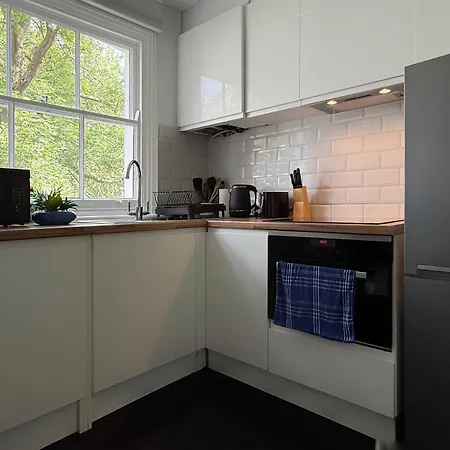 Joe's 2 Bedroom In Notting Hill