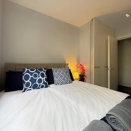 Joe's 2 Bedroom In Notting Hill Apartment *
