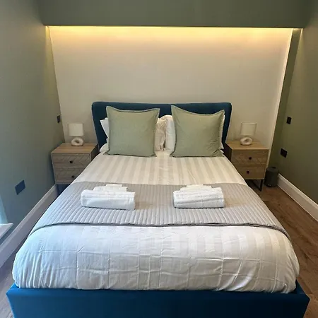 Luxurious & Spacious Modern 2bed Flat London