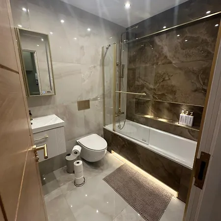 Luxurious & Spacious Modern 2bed Flat * London