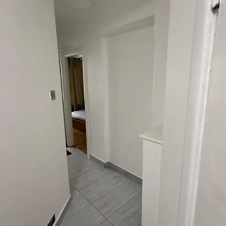 Flat In Oxford Street *