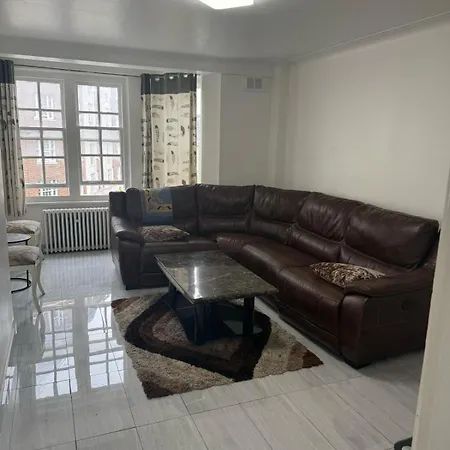 Flat In Oxford Street *