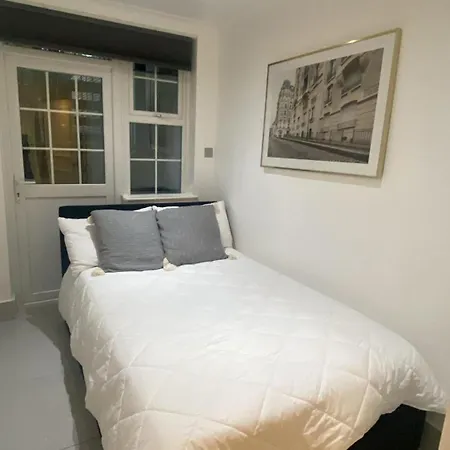 Apartment Kensington 2 Bed With Garden London