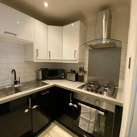 Kensington 2 Bed With Garden London