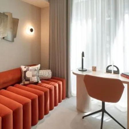 Exclusive Waterfront Spacious Two Bedroom - 606 Apartment London