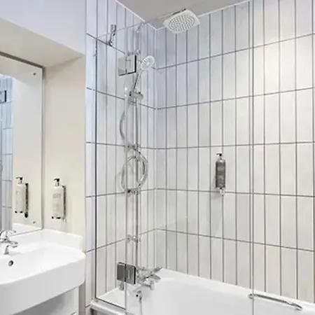 Modern En-suite Near Waterloo And Westminster And Metro Line