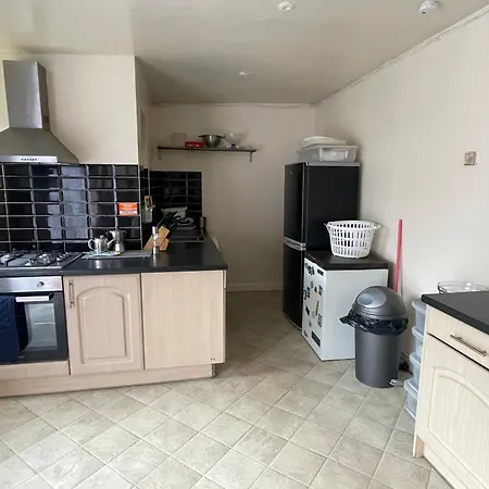 公寓 Spacious London House With Parking