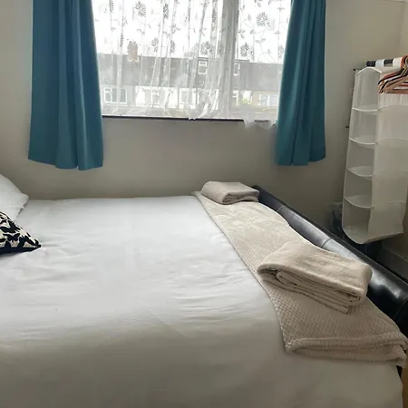 Spacious London House With Parking *