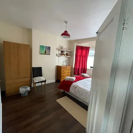 Spacious London House With Parking 公寓 *