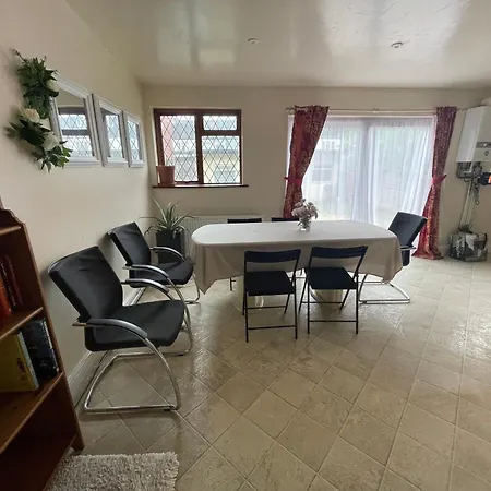 公寓 Spacious London House With Parking