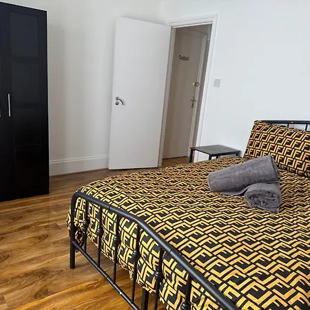 Charming With 2 Bedrooms London