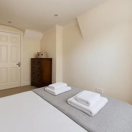 Flat - 3 Min To West Kensington Station Apartment London