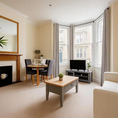Apartment Flat - 3 Min To West Kensington Station London