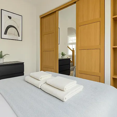Flat - 3 Min To West Kensington Station Apartment *
