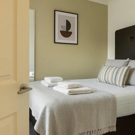 Flat - 3 Min To West Kensington Station Apartment *