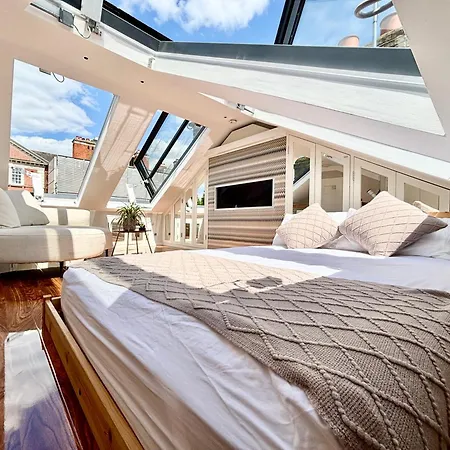 Elegant And Modern 3-bedroom Victorian House In Westminster, London