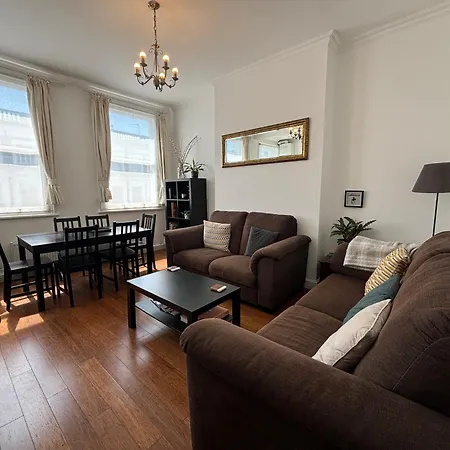 Brilliantly Located 2bd Retreat In West