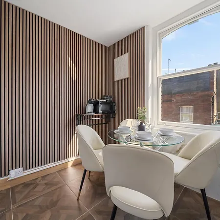 Lively Soho In The Heart Of Londons Nightlife No Lift Gsg Apartamento *