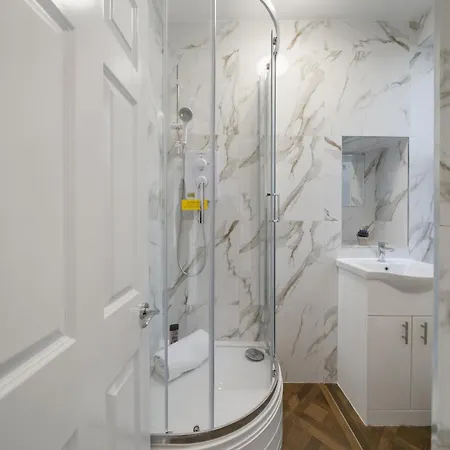 Lively Soho In The Heart Of Londons Nightlife No Lift Gsg Apartamento