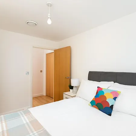 Apartment Charming 2 Bed House In With Balcony & Parking New Barnet