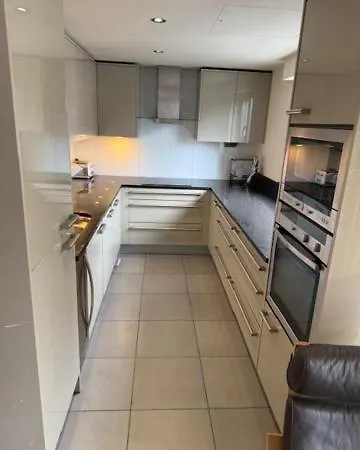 Two Bedroom Penthouse In Colindale