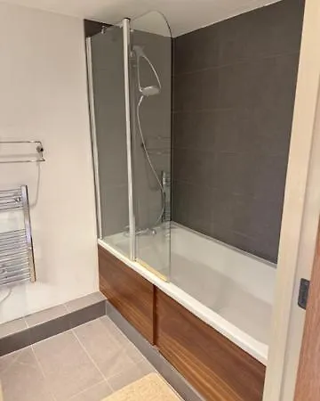Two Bedroom Penthouse In Colindale