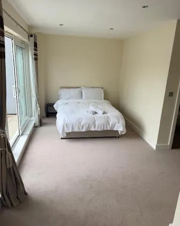 Apartment Two Bedroom Penthouse In Colindale Edgware