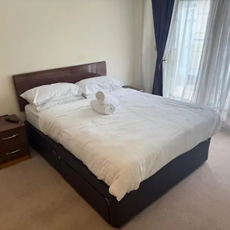 Two Bedroom Penthouse In Colindale * Edgware
