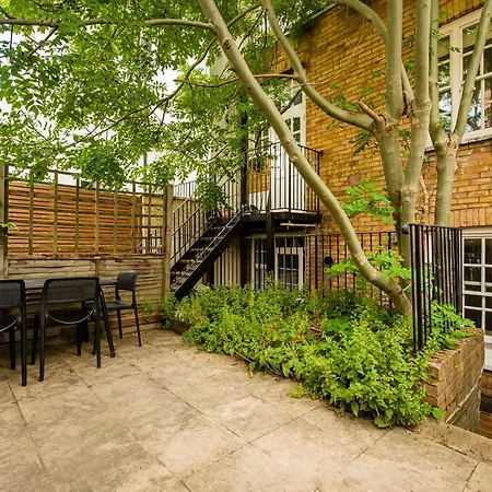 Kensington 2 Bed With Garden