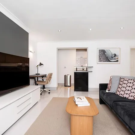 Apartment Kensington 2 Bed With Garden *
