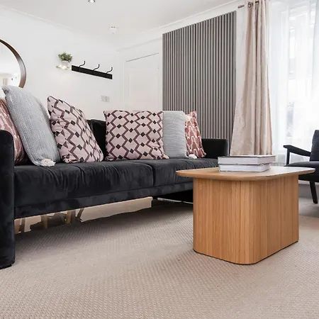 Kensington 2 Bed With Garden Apartment London