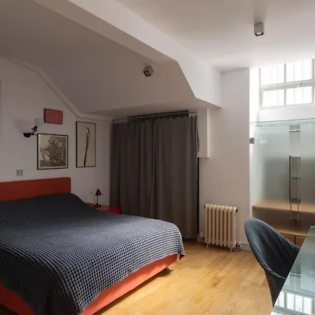 Stylish 2-bed Flat In Prime Spot *