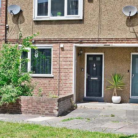 E14 Poplar - Cosy 1 Bed For 3 London
