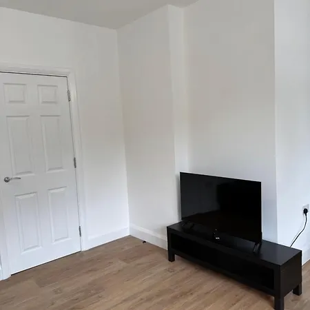 Beddington Serviced Apartment *