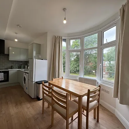 Beddington Serviced Apartment
