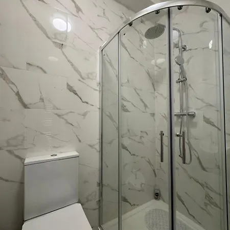 Beddington Serviced Apartment *