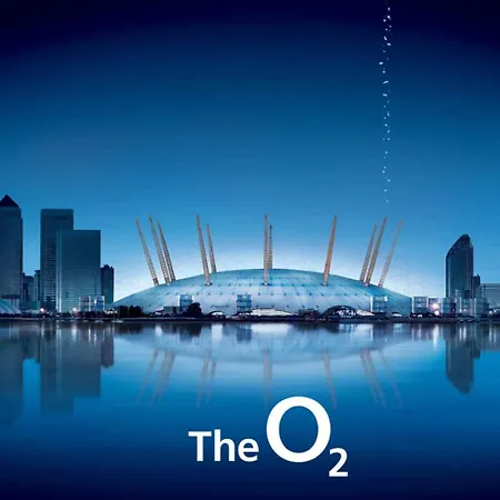 Apartment Space And Comfort, 5 Mins Walk To Tube Station, Shops Easy Access To Excel, O2 Arena And Airport, Free Parking *