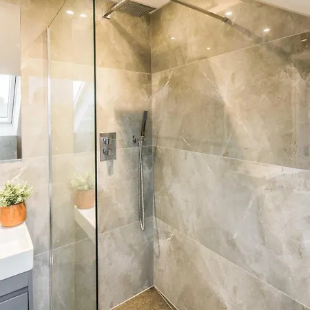 Convenient Family Flat-stylish Unique
