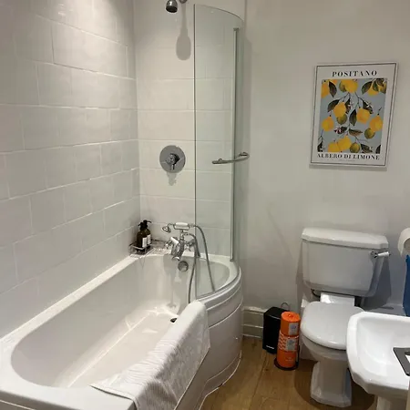 דירה Newly Refurbished- Awesome Very Flat In Famous Notting Hill With A Balcony *